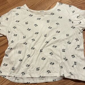Messy Bun Just Chilling size small short sleeve crop top. With palm trees white
